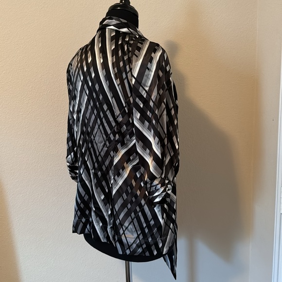 New York & Company Women’s Short Sleeve Blouse M - Picture 7 of 11